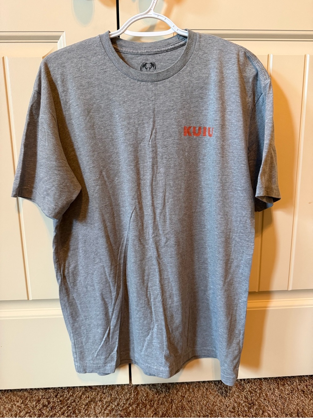 KUIU Short Sleeve Crewneck Tee in Gray with Red Logo